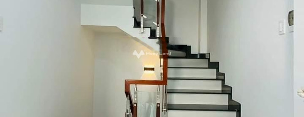 Có diện tích chung là 52m2 bán nhà tọa lạc trên Nguyễn Bỉnh Khiêm, Hồ Chí Minh trong nhà nhìn chung gồm có 4 PN 4 WC khách có thiện chí liên hệ ngay.-02