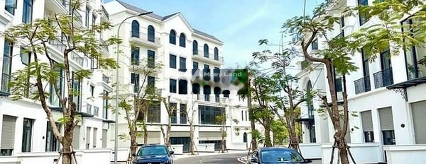 15 tỷ, bán liền kề diện tích 437m2 vị trí nằm tại Quận 9, Hồ Chí Minh, tổng quan nhà thì gồm có 3 phòng ngủ, 5 WC khuôn viên rộng-03