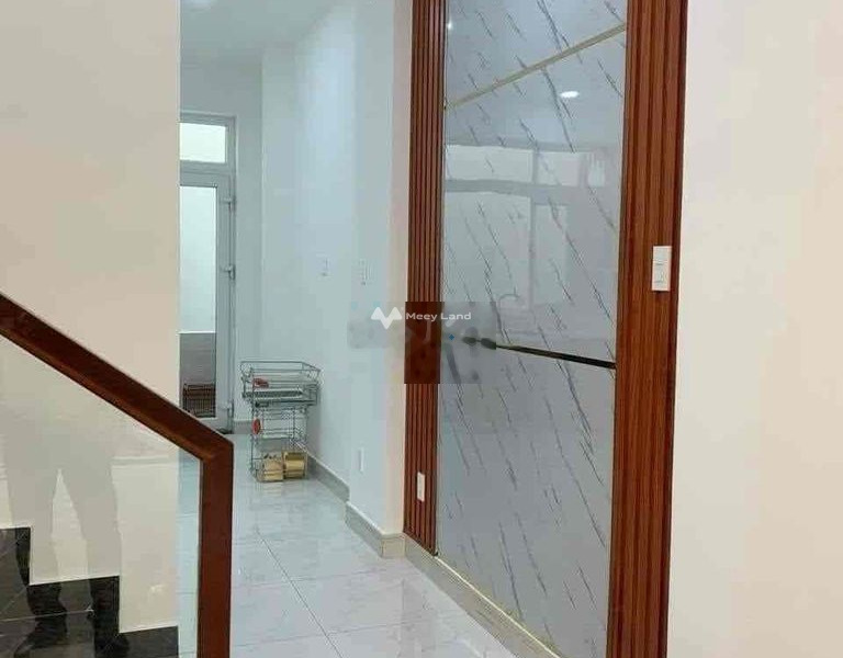 Giá chỉ 3.35 tỷ bán nhà diện tích gồm 62m2 mặt tiền tọa lạc ngay trên Nguyễn Phúc Chu, Hồ Chí Minh căn nhà có 5 phòng ngủ, 4 WC ở lâu dài-01