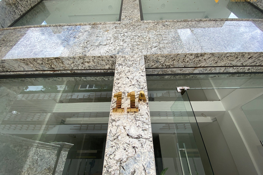 Cho thuê tòa nhà 7 tầng có thang máy làm văn phòng, ngay Ủy ban nhân dân thành phố Thủ Đức-01