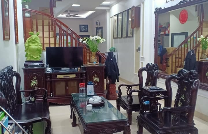 Bán nhà mặt phố kinh doanh sầm uất, Nguyễn Công Trứ, Hai Bà Trưng, 94m2, mặt tiền 7,6m