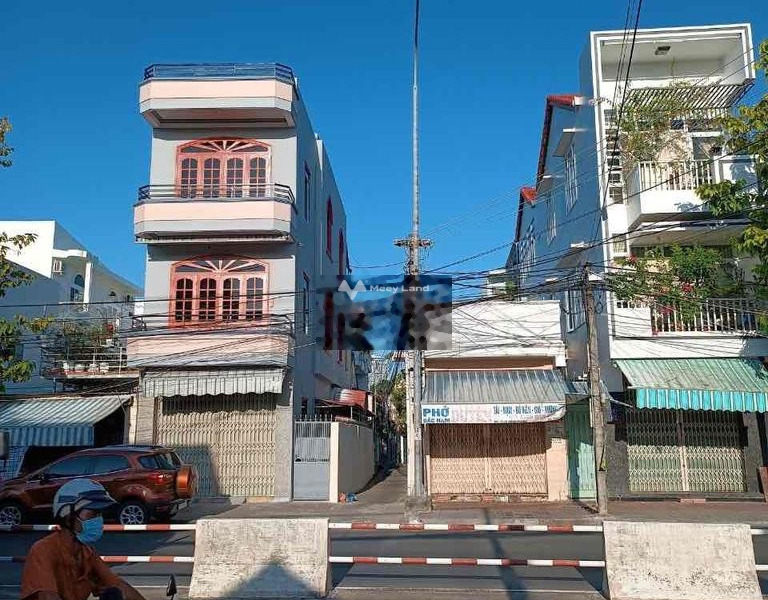 Cho thuê nhà nằm ở Phước Hòa, Khánh Hòa, giá bàn giao chỉ 20 triệu/tháng diện tích rộng là 102m2, hướng Tây Nam, căn nhà này 4 PN-01