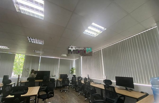 Cho thuê văn phòng sàn 95m2 view full kính Trần Quang Khải, Quận 1 -01