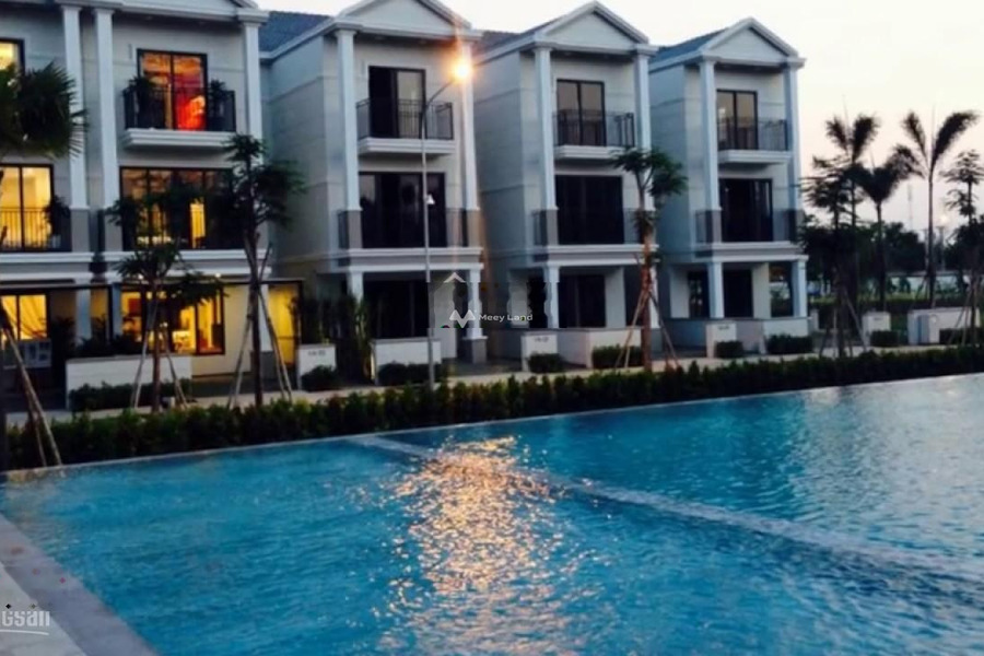 Cho thuê nhà có diện tích khoảng 180m2 tọa lạc ngay trên Phước Kiển, Hồ Chí Minh giá thuê êm 45 triệu/tháng, nhà gồm 5 PN, 5 WC-01