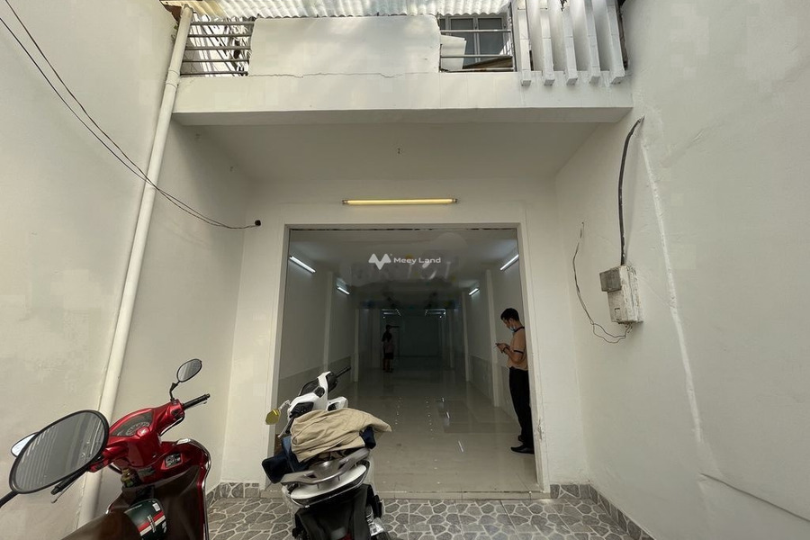 Ở Quận 10, Hồ Chí Minh, cho thuê nhà, thuê ngay với giá cạnh tranh chỉ 19 triệu/tháng diện tích là 40m2, căn này có 4 phòng ngủ giao thông thuận lợi-01