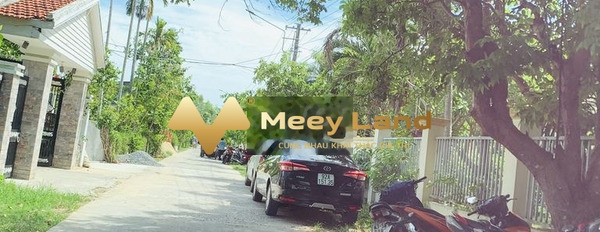 Bán mảnh đất, hướng Đông Nam dt chung 136 m2-03