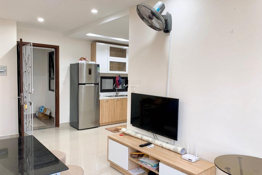 Trong căn này thì gồm 3 phòng ngủ, cho thuê căn hộ mặt tiền nằm ngay trên Phước Hải, Nha Trang, 2 WC vị trí siêu đẹp-01