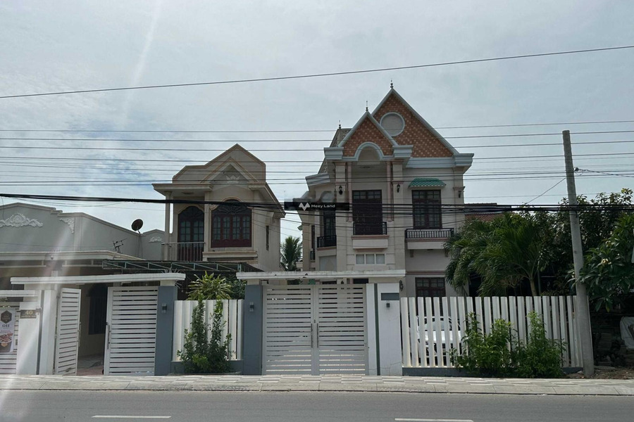 Cho thuê nhà vị trí hấp dẫn ngay tại Tân Bình, La Gi, giá thuê bàn giao 15 triệu/tháng có diện tích tổng 315m2, căn nhà gồm có tất cả 6 PN-01