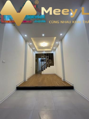 Ở Nhuệ Giang, Quang Trung, bán nhà, bán ngay với giá cực rẻ 5.2 tỷ diện tích chuẩn 37m2, tổng quan nhà này thì có 4 PN khách có thiện chí liên hệ ngay-01