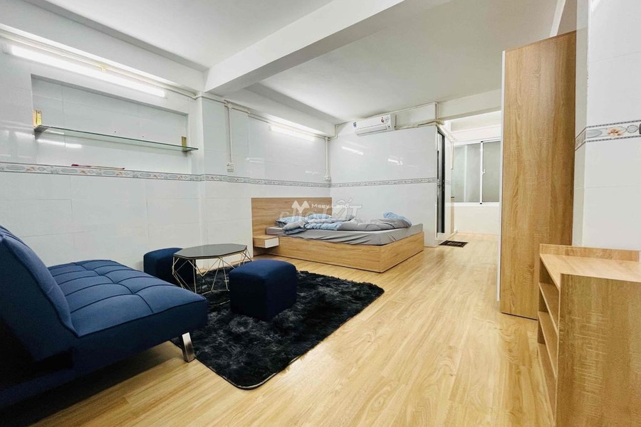 Trong căn hộ nhìn chung bao gồm 1 phòng ngủ, cho thuê căn hộ vị trí đặt gần Quận 1, Hồ Chí Minh, 1 WC lh ngay kẻo lỡ-01