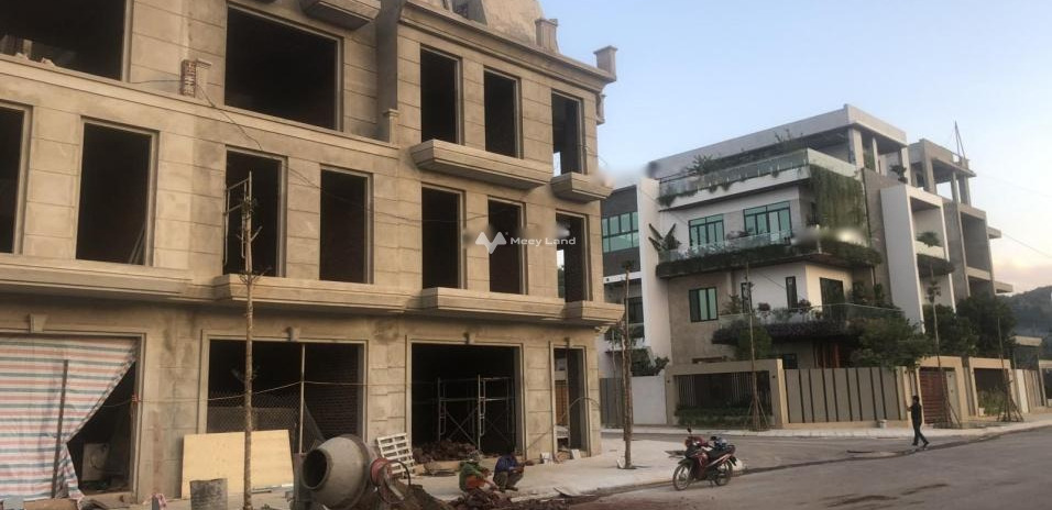 Tại Nguyễn Văn Linh, Sơn La bán đất 1.62 tỷ có một diện tích là 90m2