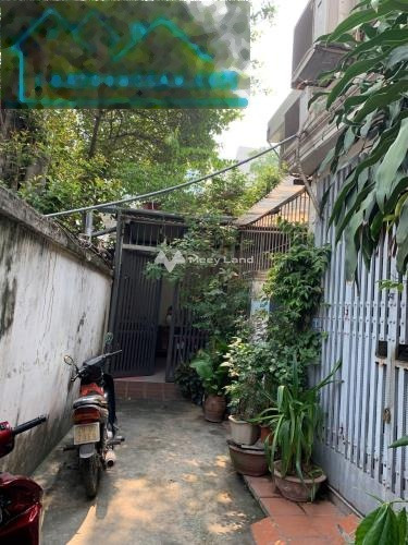 Diện tích thực dài 50m2, cho thuê nhà ở vị trí mặt tiền tọa lạc gần Hoàn Kiếm, Hà Nội, căn nhà có 3 PN giấy tờ nhanh chóng-01