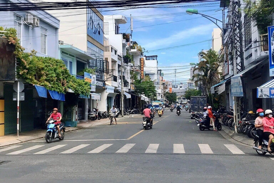 Bán nhà 2 tầng 1 tum mặt tiền đường Phù Đổng p. Phước Tiến trung tâm TP Nha Trang -01