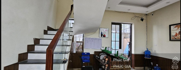 Nhà phân lô 70m2. Xây dựng 04 tầng, mặt tiền 06m. Nhà mới đẹp, điều hòa, quạt trần, nóng lạnh. -03