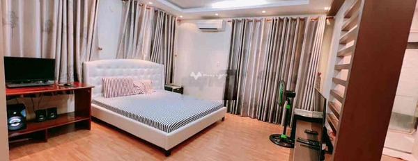 Nhà này gồm có 6 phòng ngủ, cho thuê nhà, thuê ngay với giá gốc chỉ 60 triệu/tháng diện tích tầm trung 200m2 tọa lạc trên Nguyễn Văn Mại, Phường 4-02