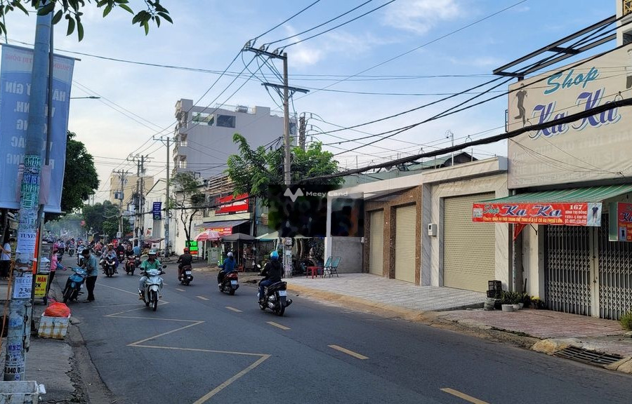 Diện tích 90m2 bán nhà ở tọa lạc tại Bình Trị Đông, Hồ Chí Minh tổng quan nhà này gồm có 4 PN 3 WC vui lòng liên hệ để xem trực tiếp-01