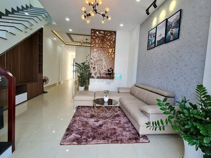 Cho thuê nhà vị trí thuận lợi tọa lạc gần Lê Văn Sỹ, Hồ Chí Minh, giá thuê khuyến mãi 25 triệu/tháng diện tích thực khoảng 80m2, căn nhà gồm 3 PN-01