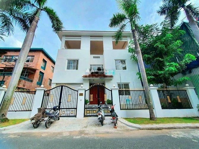 Cho thuê biệt thự vị trí thuận lợi tọa lạc tại Quận 7, Hồ Chí Minh. Diện tích 700m2-01