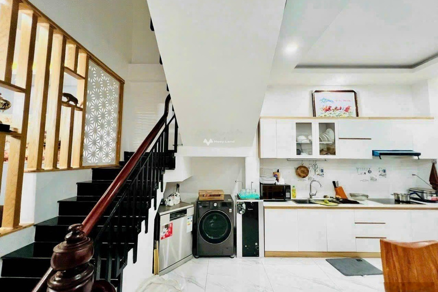 Nhà gồm 4 phòng ngủ cho thuê nhà ở có diện tích chuẩn 70m2 thuê ngay với giá cực rẻ từ 13 triệu/tháng mặt tiền nằm ngay trên Quận 2, Hồ Chí Minh-01