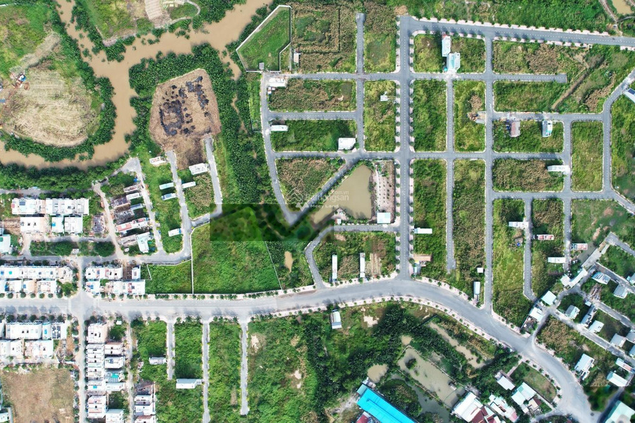 Giá bàn giao 3.3 tỷ, Bán đất với tổng diện tích 82m2 Nằm ngay trên Trường Lưu, Quận 9, hướng Nam liên hệ liền-01