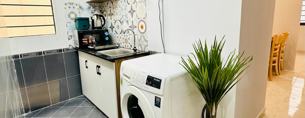 Căn hộ cửa sổ máy giặt riêng nội thất đầy đủ ngay ngã tư Hàng Xanh, Bình Thạnh-03
