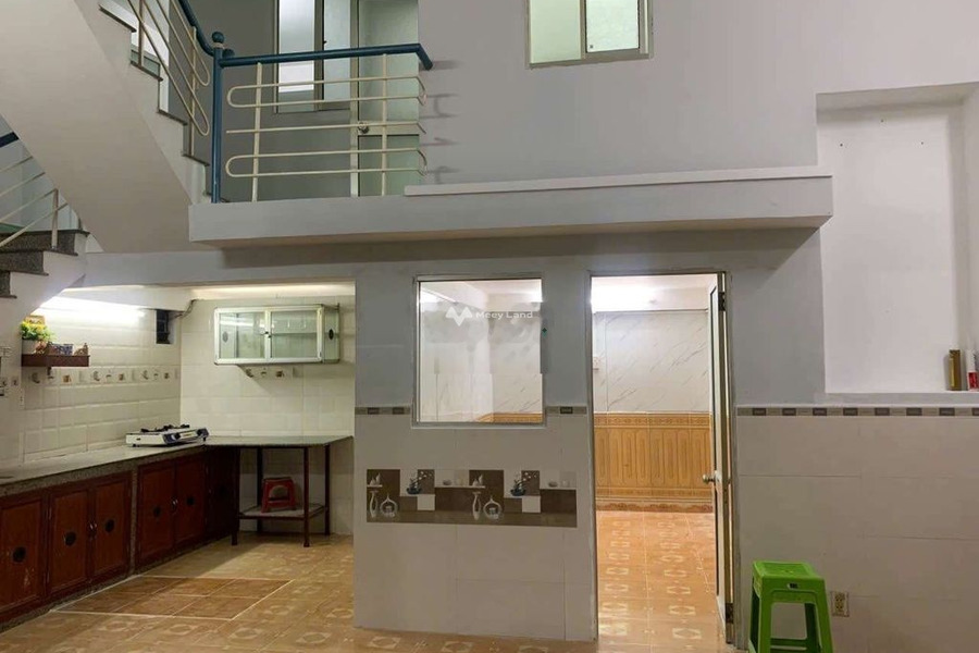 Cho thuê nhà vị trí đẹp gần Bình Hiên, Đà Nẵng, thuê ngay với giá chỉ 6 triệu/tháng diện tích mặt tiền 50m2, trong nhà này có 4 phòng ngủ-01