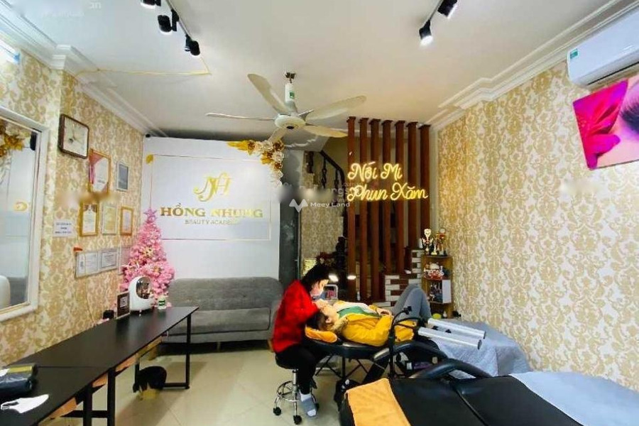 Bán nhà vị trí mặt tiền nằm ở Hoàn Kiếm, Hà Nội bán ngay với giá mua liền từ 9.99 tỷ có diện tích rộng 23m2-01