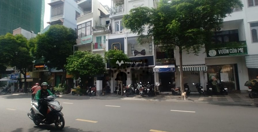Bán nhà có diện tích gồm 40m2 vị trí đẹp tọa lạc ngay trên Bến Thành, Hồ Chí Minh bán ngay với giá ngạc nhiên chỉ 28 tỷ căn nhà có 4 PN-01
