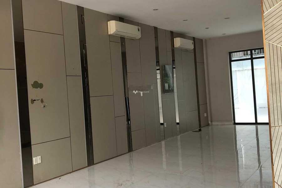 Giá 80 triệu/tháng, cho thuê nhà có một diện tích 150m2 vị trí đặt gần Quận 7, Hồ Chí Minh, trong nhà nhìn chung bao gồm 5 PN khu vực đông đúc-01