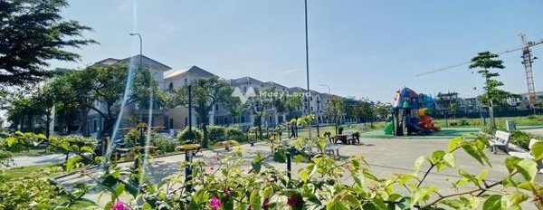 Thuộc trục chính Centa City, bán liền kề vị trí đặt ngay trên Biệt Thự, Từ Sơn giá bán cực kì tốt chỉ 14.04 tỷ diện tích chuẩn là 216m2, hướng Tây-02