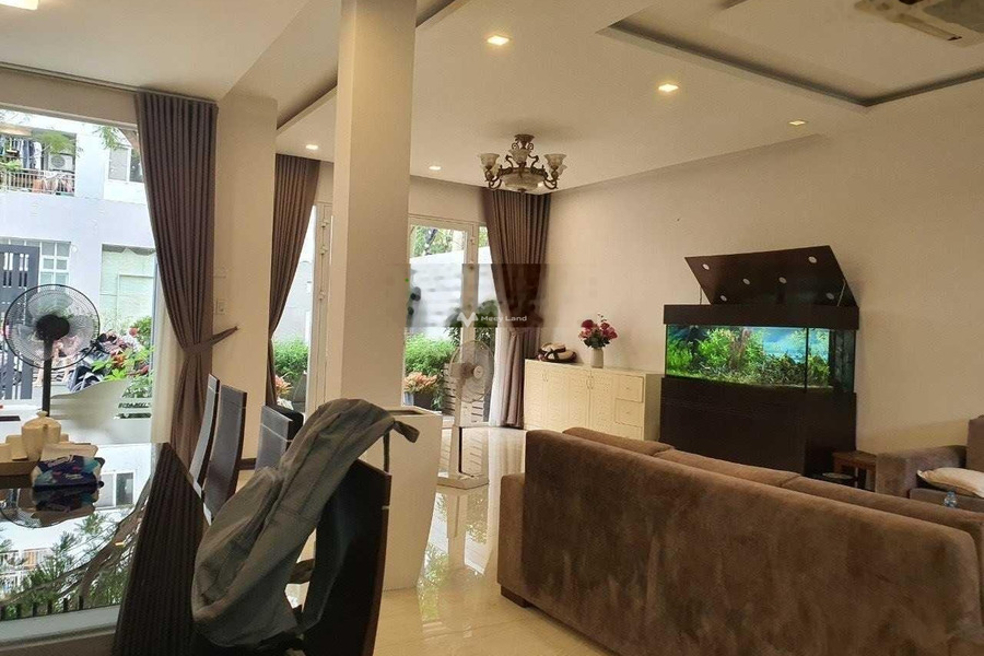 Sốc bán biệt thự diện tích là 150m2 bán ngay với giá quy định 24.2 tỷ ngay ở Phú Thuận, Quận 7, tổng quan căn nhà này có 5 PN, 5 WC giá siêu rẻ-01