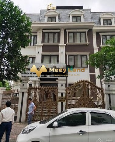 Vị trí đặt tọa lạc ngay ở Phường Kim Giang, Hà Nội, cho thuê biệt thự vào ở luôn giá thỏa thuận 35 triệu/tháng dt chung 330 m2, tổng quan căn này gồm ...
