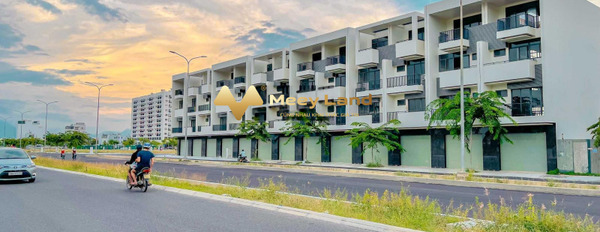 Vị trí nằm ngay ở Phường Phước Long, Tỉnh Khánh Hòa bán nhà giá tốt 5.5 tỷ tổng quan căn nhà này có 6 phòng ngủ 5 WC-02