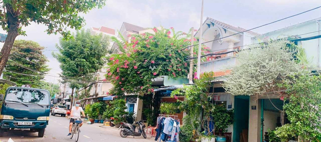 Cần bán nhà ở tọa lạc ngay tại Lê Lâm, Phú Thạnh bán ngay với giá cực sốc 12 tỷ diện tích khoảng 116m2 hỗ trợ mọi thủ tục miễn phí