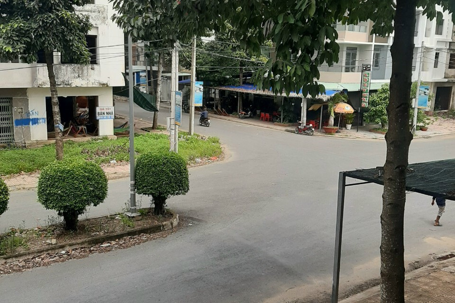 Nền góc gần chợ đường Phượng Hoàng khu đô thị Bình Minh Vĩnh Long-01