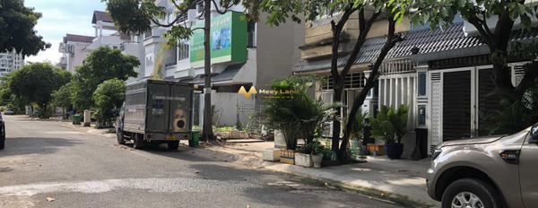Có diện tích chính 144m2 bán nhà vị trí đặt ở tại Võ Chí Công, Hồ Chí Minh hướng Nam ngôi nhà gồm có 5 phòng ngủ 4 WC liên hệ trực tiếp để được tư vấn-03