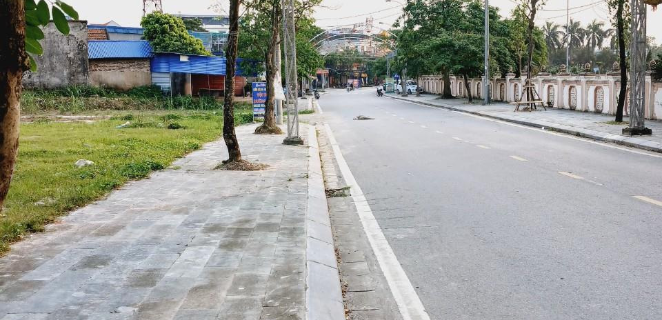 Mặt phố đi bộ trước mặt quảng trường cũ Phổ Yên, duy nhất 1 lô đất rông hơn 1000m2 full thổ cư