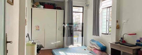 Cho thuê nhà diện tích là 40m2 vị trí mặt tiền gần Bình Thạnh, Hồ Chí Minh giá thuê cực mềm từ 15.5 triệu/tháng, căn này gồm có 2 PN, 3 WC-02