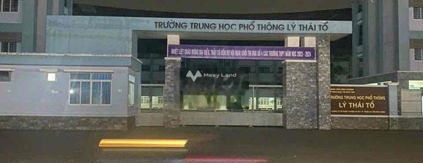 Bán nhà diện tích khoảng 74m2 mặt tiền tọa lạc ngay trên Lý Thường Kiệt, Dĩ An bán ngay với giá rẻ 2.65 tỷ trong nhà gồm có 3 phòng ngủ, 2 WC-03