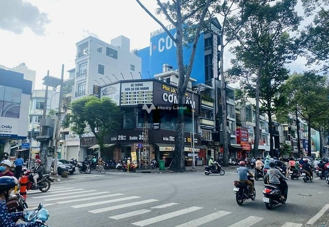 Mình đang cho thuê cửa hàng diện tích 450m2 Nằm ngay trên Trần Hưng Đạo, Hồ Chí Minh thuê ngay với giá siêu mềm từ 60 triệu/tháng