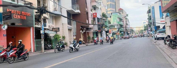 Cho thuê nhà có diện tích chung 100m2 nằm ngay bên trong Phường 4, Hồ Chí Minh giá nhỉnh 55 triệu/tháng, nhà này có tổng 4 phòng ngủ, 4 WC-03