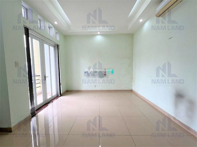 Nhà có tất cả 4 PN, cho thuê nhà, thuê ngay với giá rẻ từ 25 triệu/tháng diện tích trong khoảng 300m2 mặt tiền tọa lạc trên Nguyễn Hoàng, Hồ Chí Minh-01