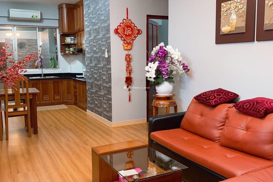 Căn hộ bao gồm 2 PN, bán căn hộ mặt tiền tọa lạc tại Tạ Quang Bửu, Quận 8, tổng quan ở trong căn hộ gồm 2 phòng ngủ, 2 WC pháp lý rõ ràng-01