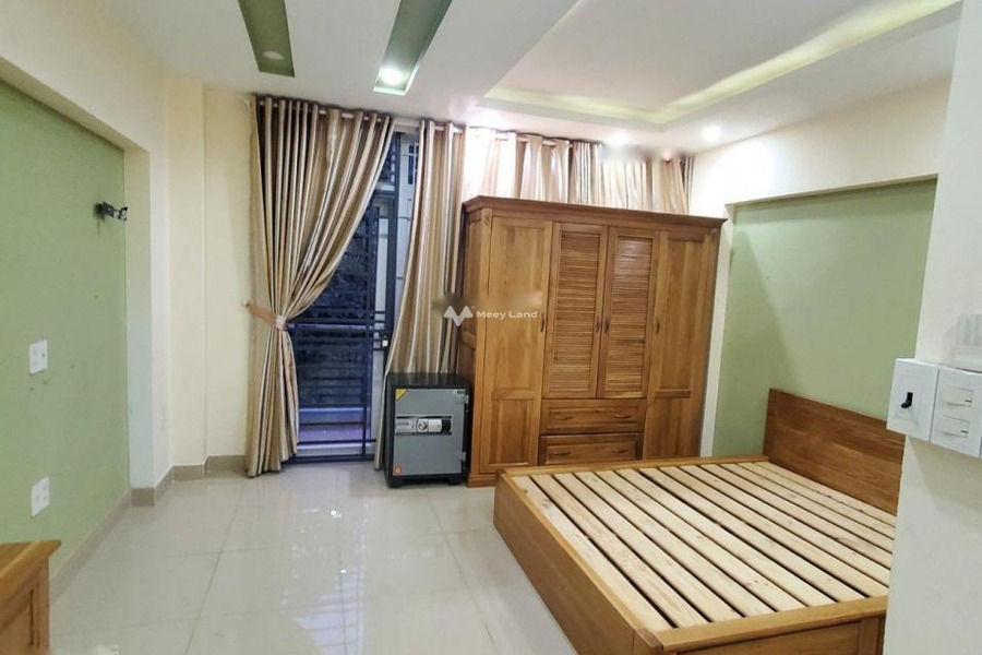 Cho thuê nhà ở với diện tích khoảng 240m2 thuê ngay với giá rẻ 15 triệu/tháng vị trí thuận lợi tọa lạc ngay ở Quận 9, Hồ Chí Minh-01