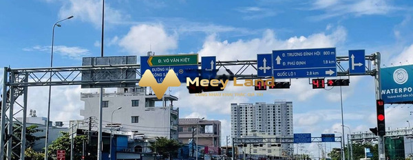 Vị trí thuận tiện ngay tại Nguyễn Quý Yêm, An Lạc bán nhà bán ngay với giá công khai chỉ 6.03 tỷ tổng quan có 4 phòng ngủ 3 WC-02