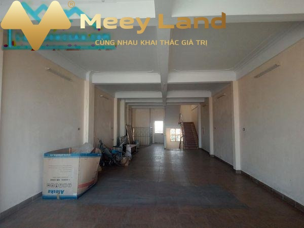 Cho thuê sàn văn phòng thuê ngay với giá công khai 70 triệu/tháng vị trí thuận lợi nằm ở Phường Giang Biên, Quận Long Biên dt tầm trung 900 m2