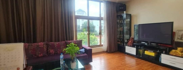 Bán nhà vị trí đặt ở trung tâm Ngọc Lâm, Long Biên bán ngay với giá khủng 10.5 tỷ có diện tích chung 53m2 tổng quan trong ngôi nhà gồm 4 PN-03