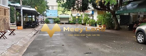 Bán nhà bán ngay với giá 27 tỷ có diện tích gồm 130m2 mặt tiền nằm ngay tại Quận 7, Hồ Chí Minh-02