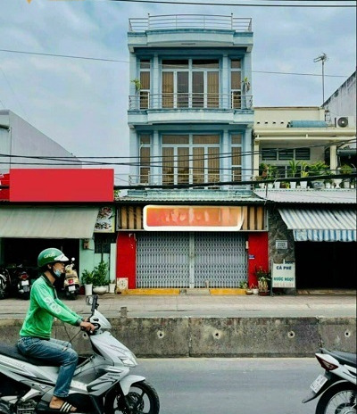 Bán nhà mặt tiền đường Huỳnh Tấn Phát, quận 7, diện tích 95m2