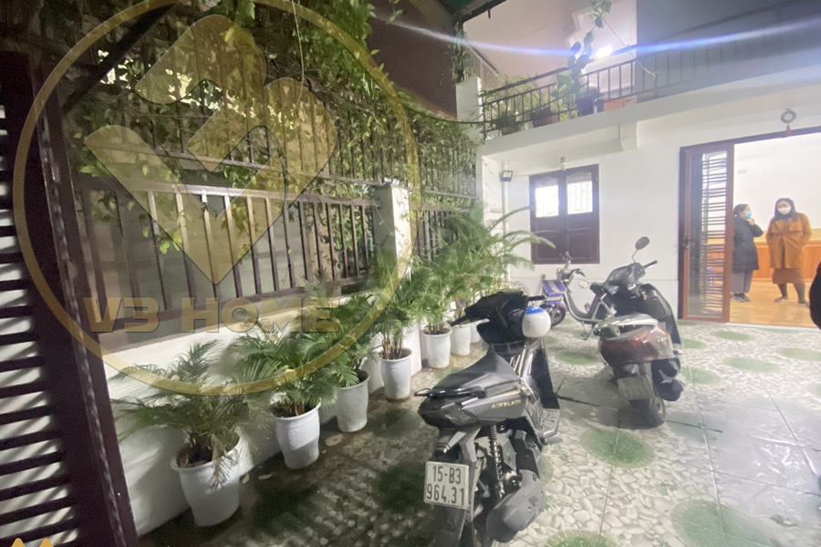 Cho thuê nhà 3 mặt thoáng sân vườn tại đường Đà Nẵng-01